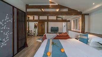 Lize Graceland Artistic Suite Inn