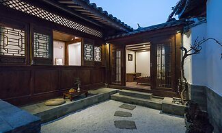 Lize Graceland Artistic Suite Inn