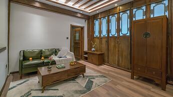 Lize Graceland Artistic Suite Inn