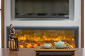 Lize Graceland Artistic Suite Inn