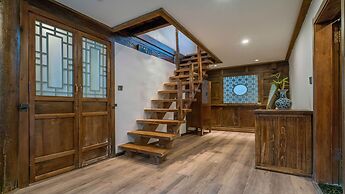 Lize Graceland Artistic Suite Inn