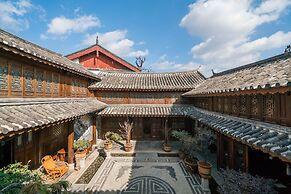 Lize Graceland Artistic Suite Inn