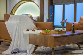 Lize Graceland Artistic Suite Inn