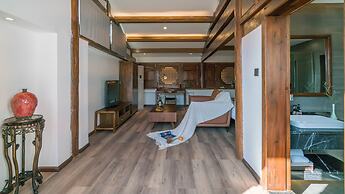 Lize Graceland Artistic Suite Inn