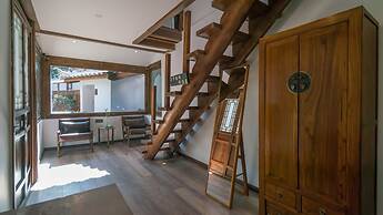 Lize Graceland Artistic Suite Inn