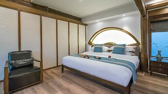 Lize Graceland Artistic Suite Inn