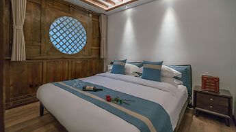 Lize Graceland Artistic Suite Inn