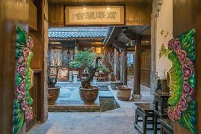 Lize Graceland Artistic Suite Inn