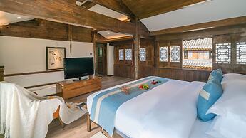 Lize Graceland Artistic Suite Inn