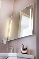 Easy Livin Apartment Hotel by Stubor