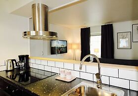 Easy Livin Apartment Hotel by Stubor