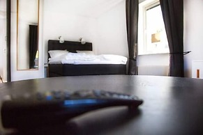 Easy Livin Apartment Hotel by Stubor