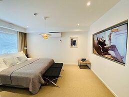 Easy Livin Apartment Hotel by Stubor