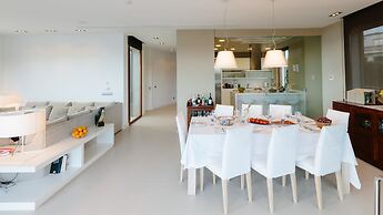 Sea Front Luxurious Villa