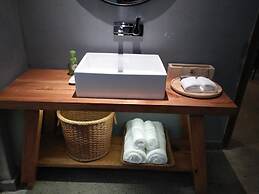 Huangshan Huizhou Creek Villa