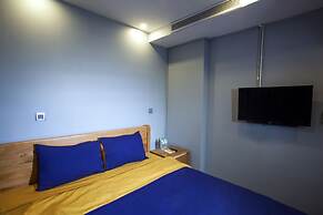 RedDoorz Hostel @ Signature Inn