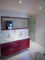 RedDoorz Hostel @ Signature Inn