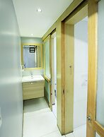 RedDoorz Hostel @ Signature Inn