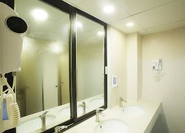 RedDoorz Hostel @ Signature Inn