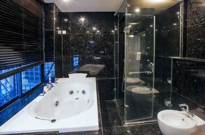 RedDoorz Hostel @ Signature Inn