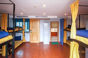 RedDoorz Hostel @ Signature Inn