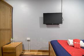 RedDoorz Hostel @ Signature Inn