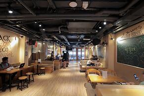 RedDoorz Hostel @ Signature Inn