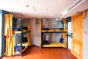 RedDoorz Hostel @ Signature Inn