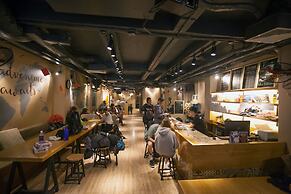 RedDoorz Hostel @ Signature Inn