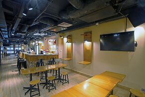 RedDoorz Hostel @ Signature Inn