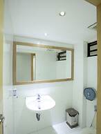 RedDoorz Hostel @ Signature Inn