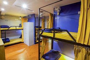RedDoorz Hostel @ Signature Inn