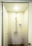 RedDoorz Hostel @ Signature Inn