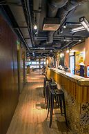 RedDoorz Hostel @ Signature Inn