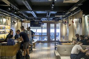 RedDoorz Hostel @ Signature Inn