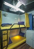 RedDoorz Hostel @ Signature Inn