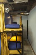 RedDoorz Hostel @ Signature Inn