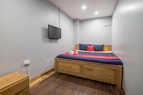 RedDoorz Hostel @ Signature Inn