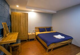 RedDoorz Hostel @ Signature Inn