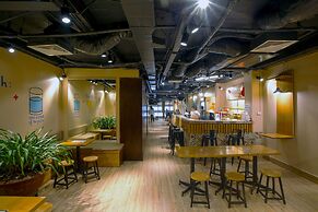 RedDoorz Hostel @ Signature Inn