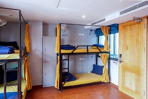 RedDoorz Hostel @ Signature Inn