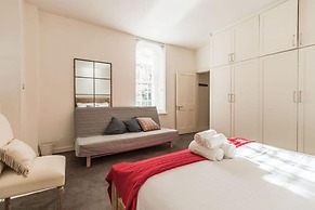 The Eamon DeVelara Suite - hiphipstay