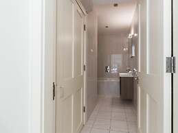 The Eamon DeVelara Suite - hiphipstay