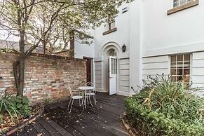 The Eamon DeVelara Suite - hiphipstay