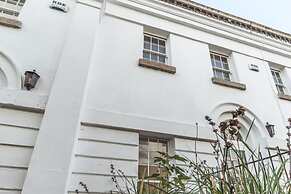 The Eamon DeVelara Suite - hiphipstay