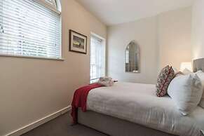 The Eamon DeVelara Suite - hiphipstay