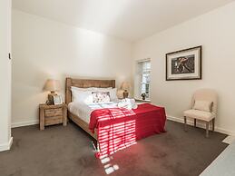 The Eamon DeVelara Suite - hiphipstay