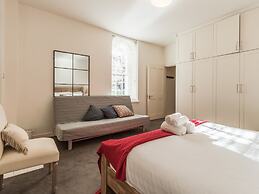 The Eamon DeVelara Suite - hiphipstay