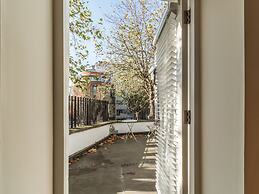 The Eamon DeVelara Suite - hiphipstay