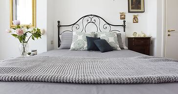 JOIVY Victorian House